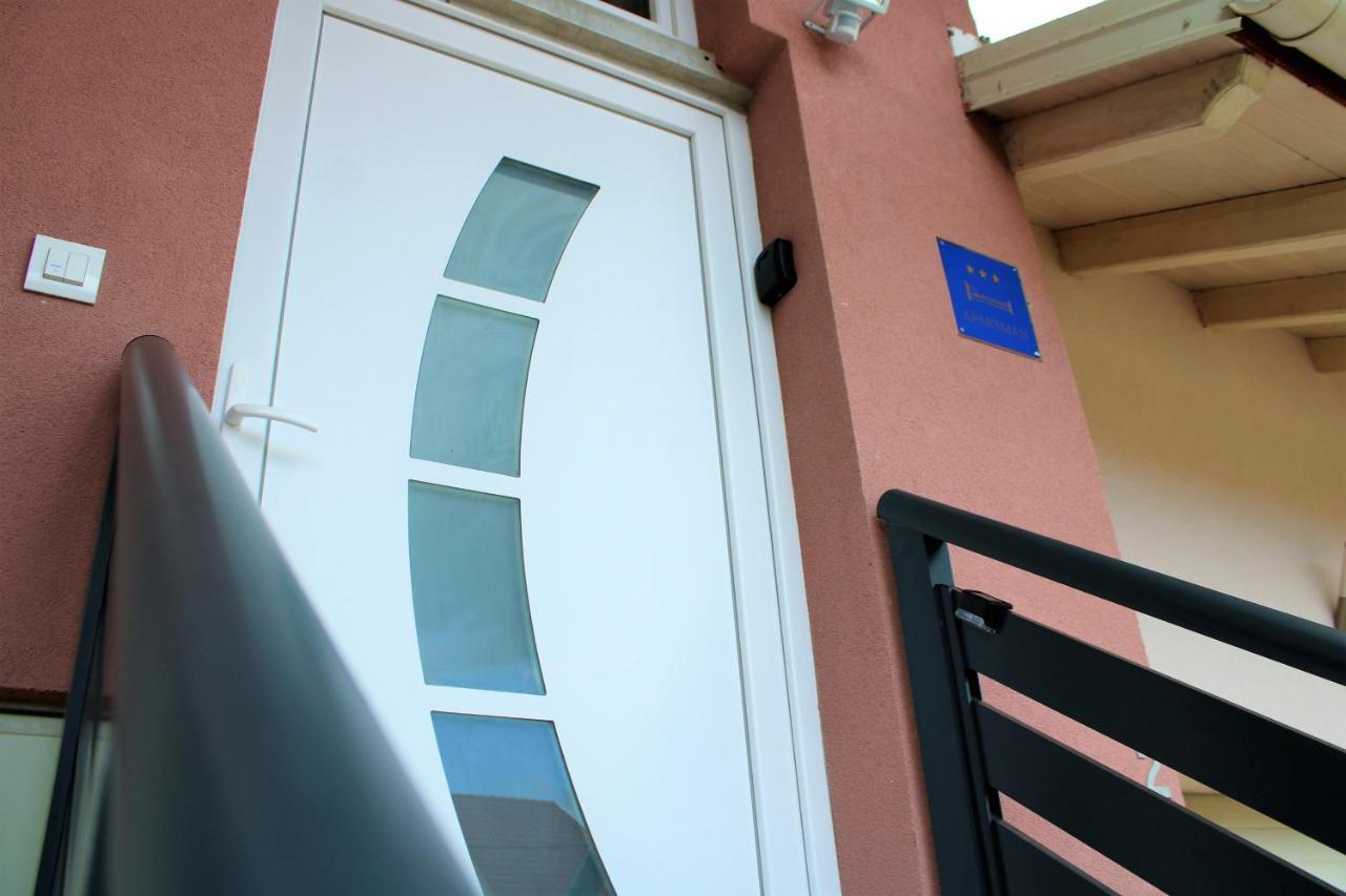 Apartman Swans Otočac Exteriér fotografie
