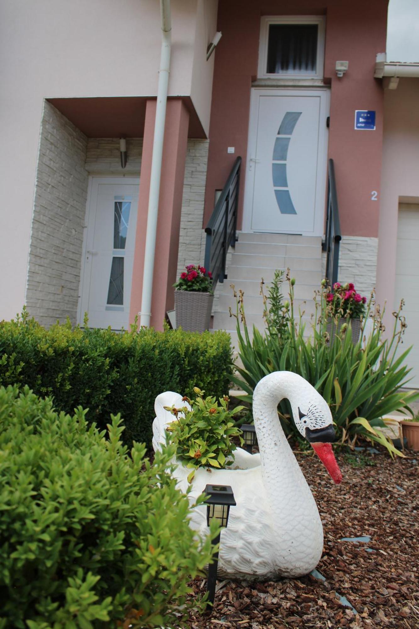 Apartman Swans Otočac Exteriér fotografie